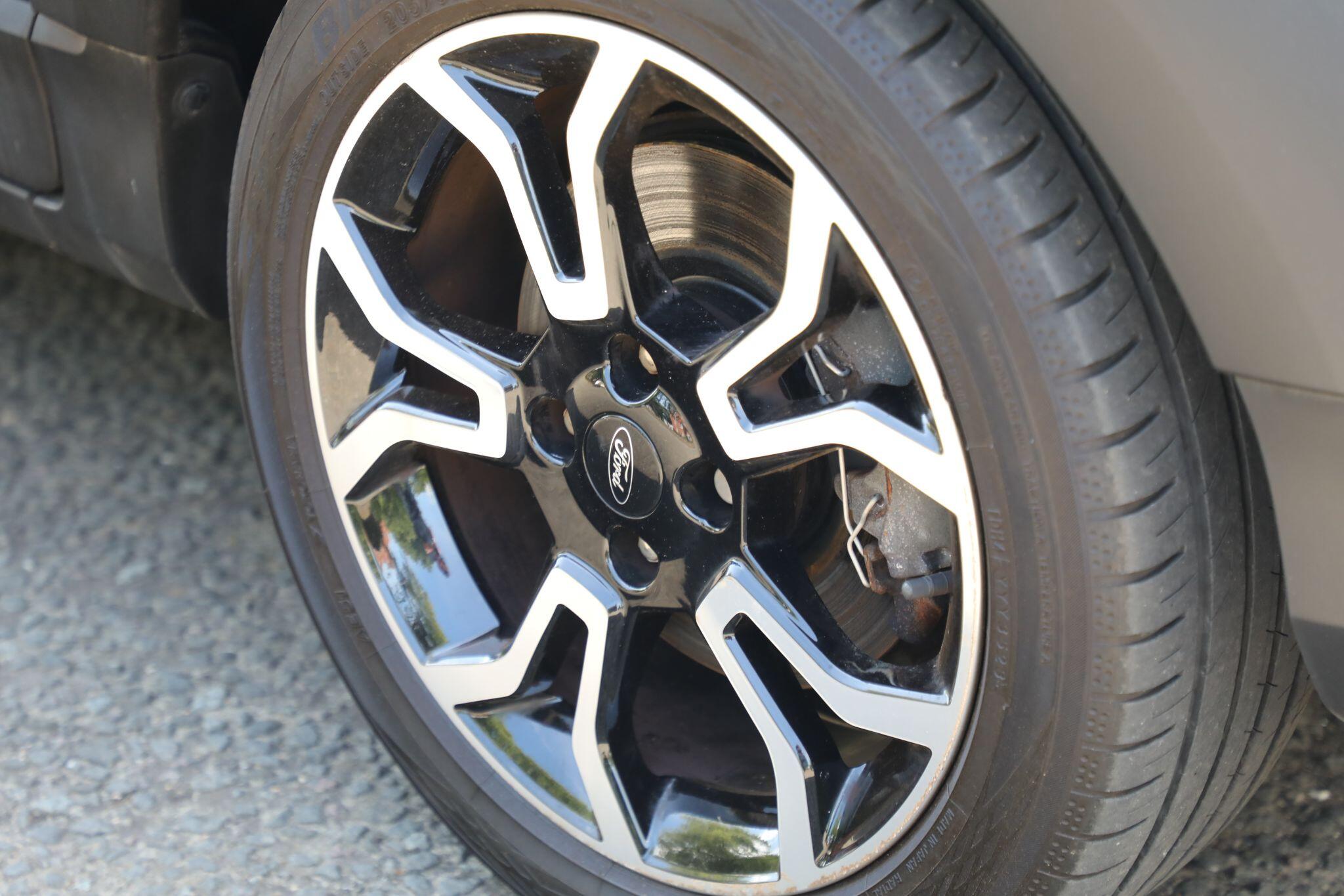 Large vehicle image
